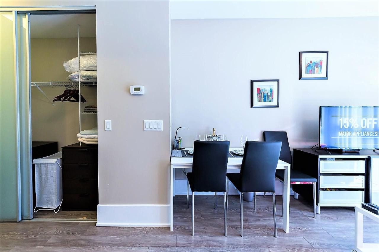 Upscale Suite At Cn Tower, Metro Convention & Rogers Centre Торонто Екстер'єр фото